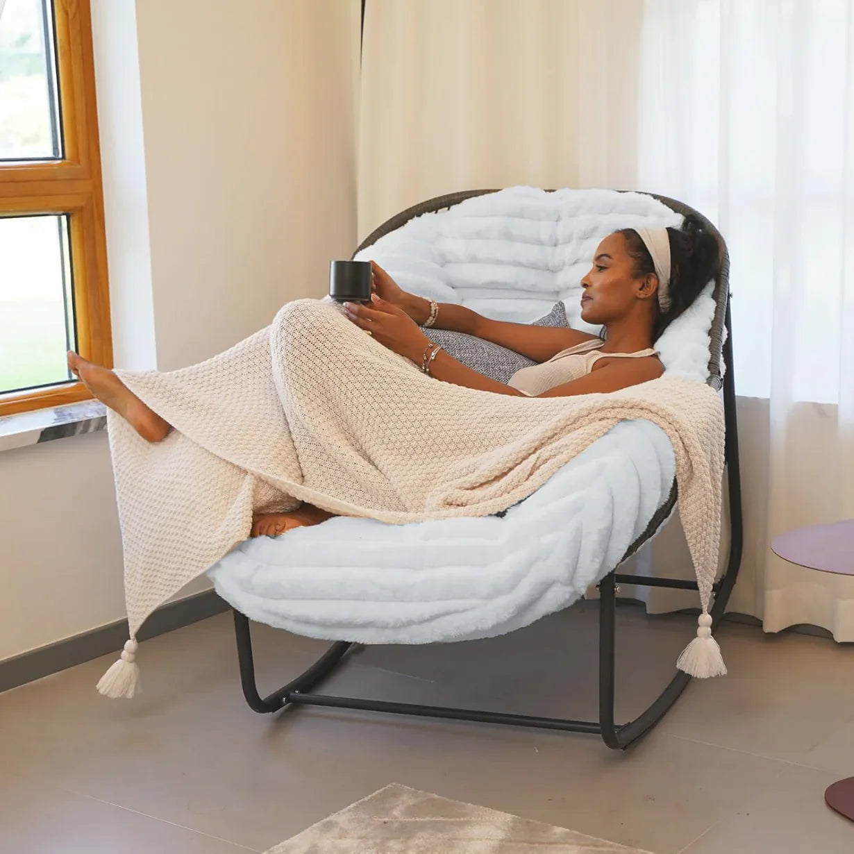 Hugsy Rocking Chair Black